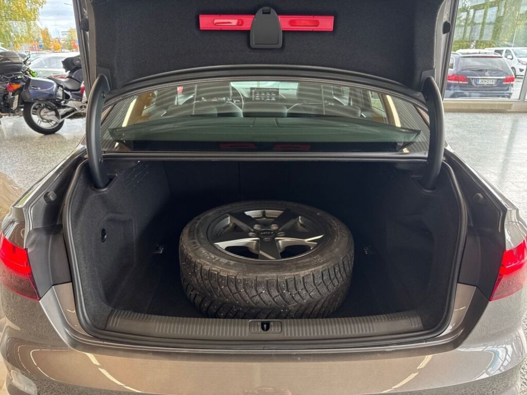 Audi A4 2022 Harmaa