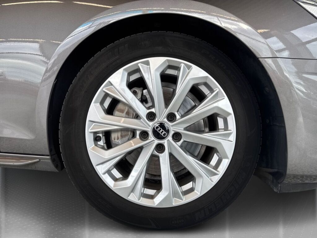 Audi A4 2022 Harmaa