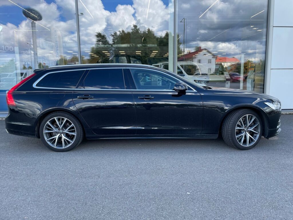 Volvo V90 2019 Musta