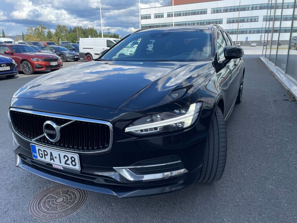 Volvo V90 2019 Musta