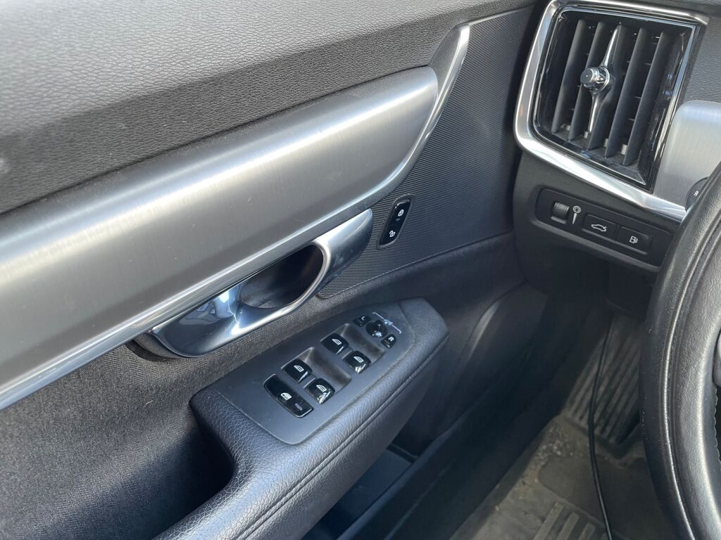 Volvo V90 2019 Musta