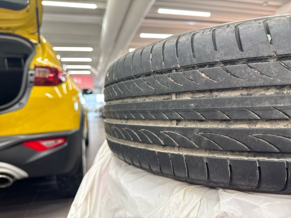 Kia Stonic 2018 Keltainen