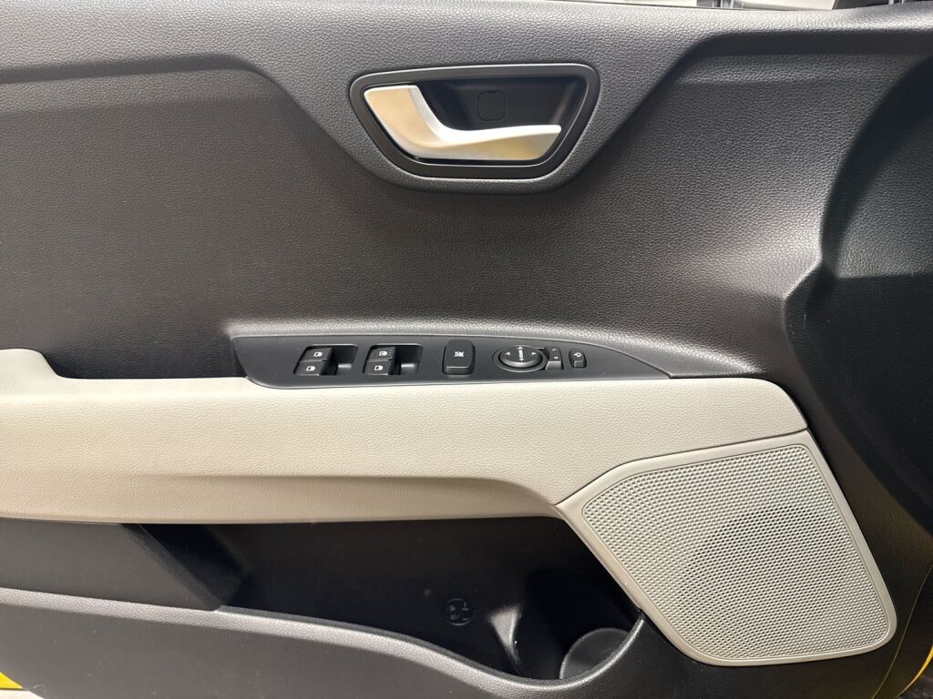 Kia Stonic 2018 Keltainen