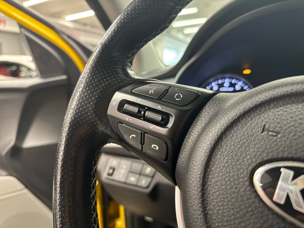 Kia Stonic 2018 Keltainen