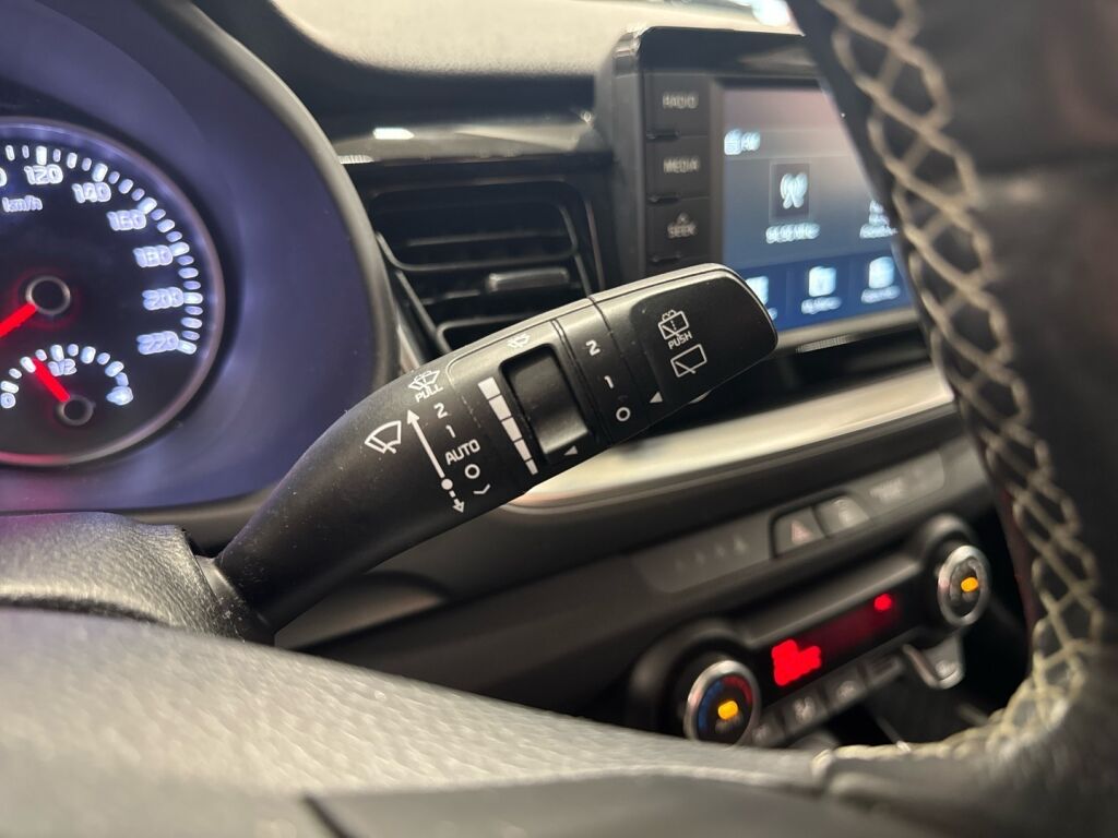 Kia Stonic 2018 Keltainen