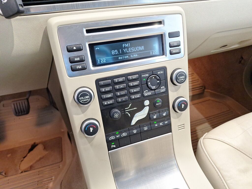 Volvo V70 2009 Punainen