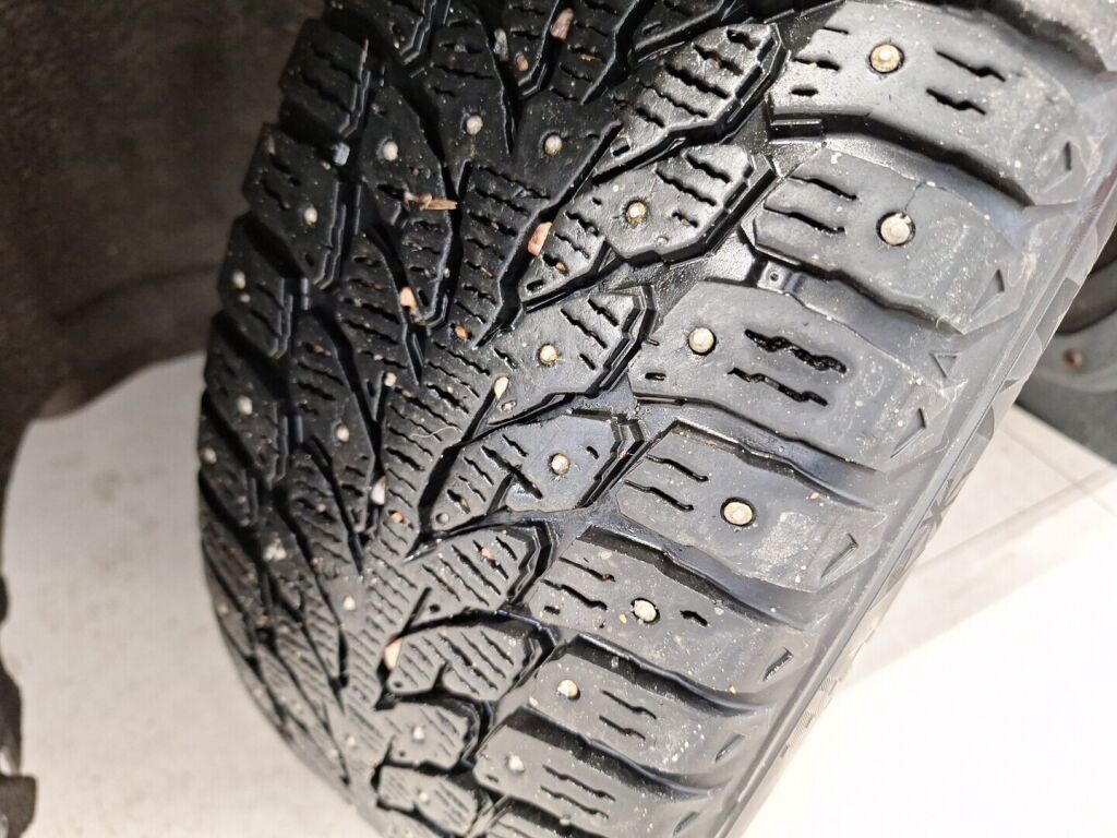 Volvo V70 2009 Punainen