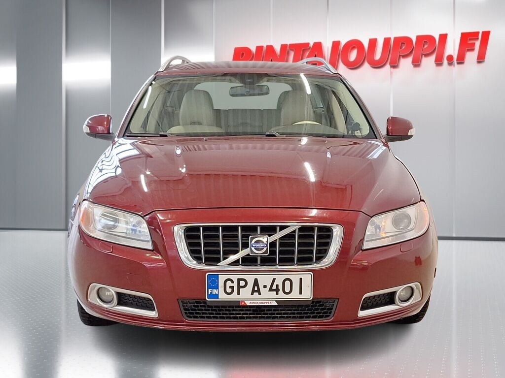 Volvo V70 2009 Punainen