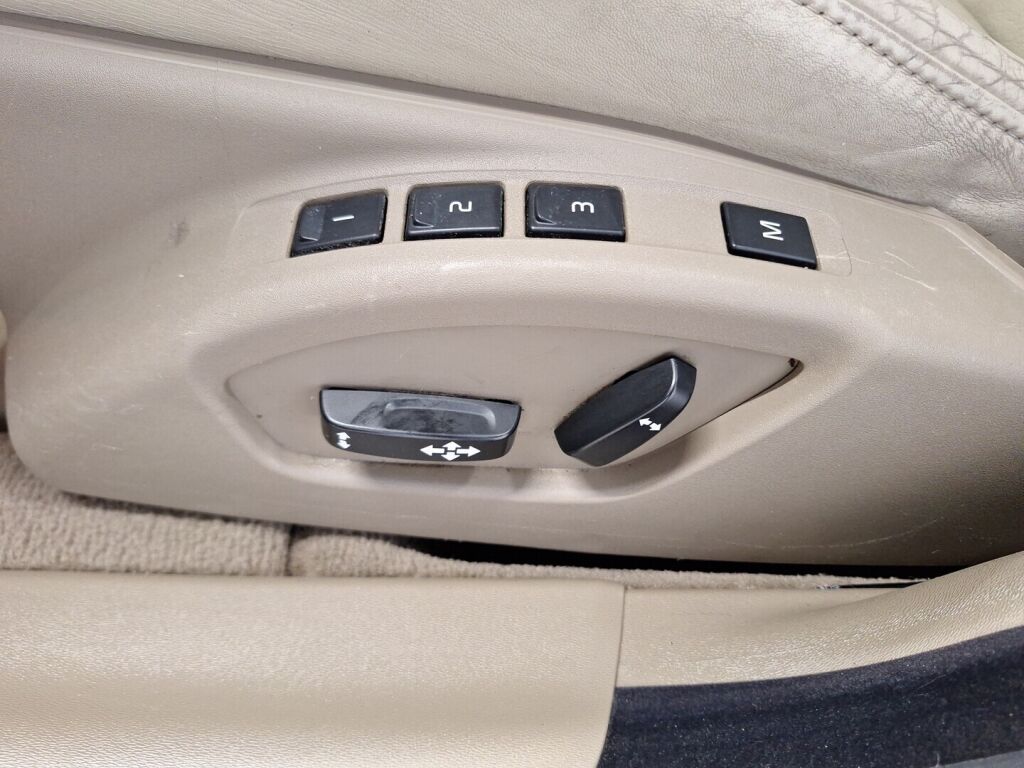 Volvo V70 2009 Punainen