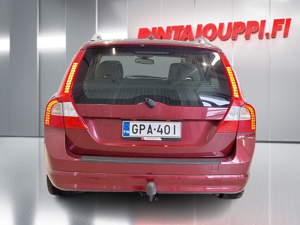 Volvo V70 2009 Punainen
