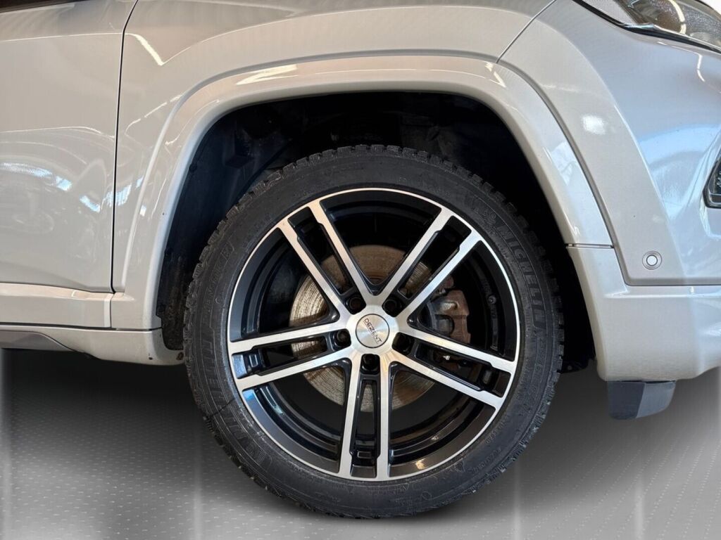 Jeep Compass 2023 Metallinhohto Hopea