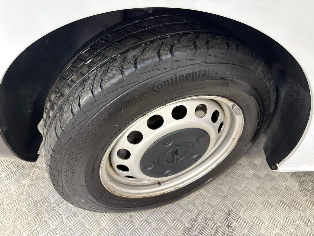 Opel Vivaro 2022 Valkoinen