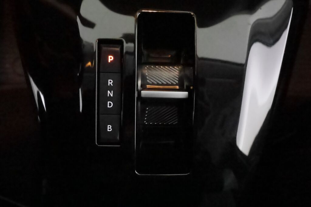 Opel Corsa-e 2022 Musta