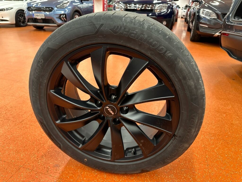 Tesla Model Y 2021 Harmaa