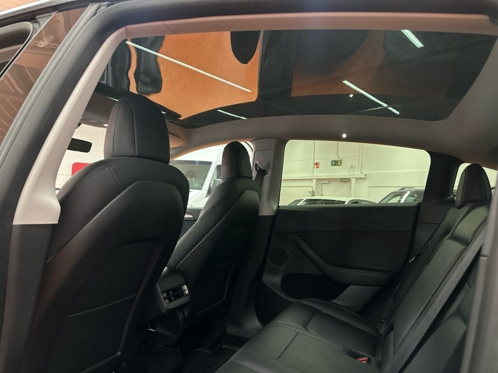 Tesla Model Y 2021 Harmaa