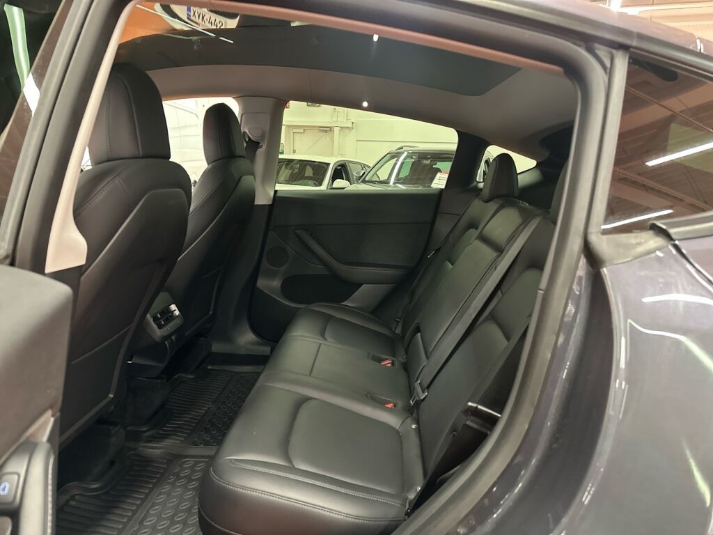 Tesla Model Y 2021 Harmaa