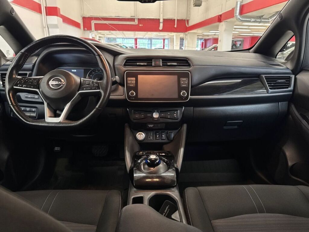 Nissan Leaf 2022 Musta