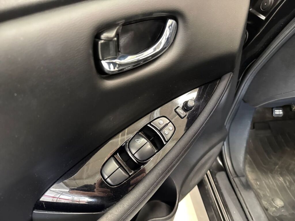 Nissan Leaf 2022 Musta