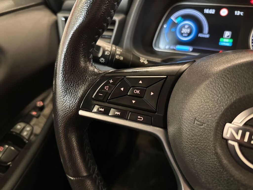 Nissan Leaf 2022 Musta