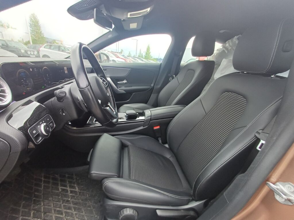 Mercedes-Benz CLA 2023 Ruskea (beige)