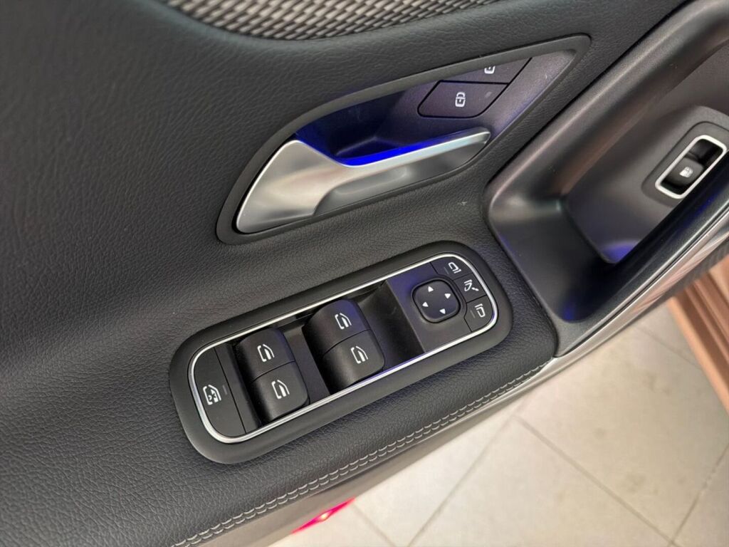 Mercedes-Benz CLA 2023 Ruskea (beige)