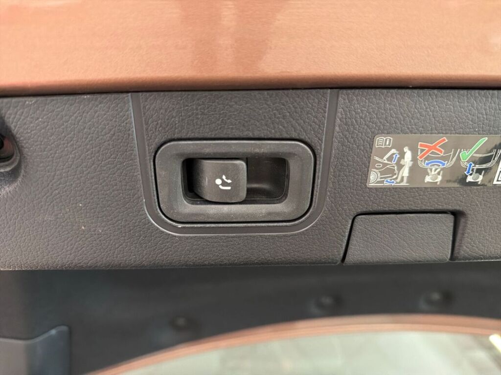 Mercedes-Benz CLA 2023 Ruskea (beige)