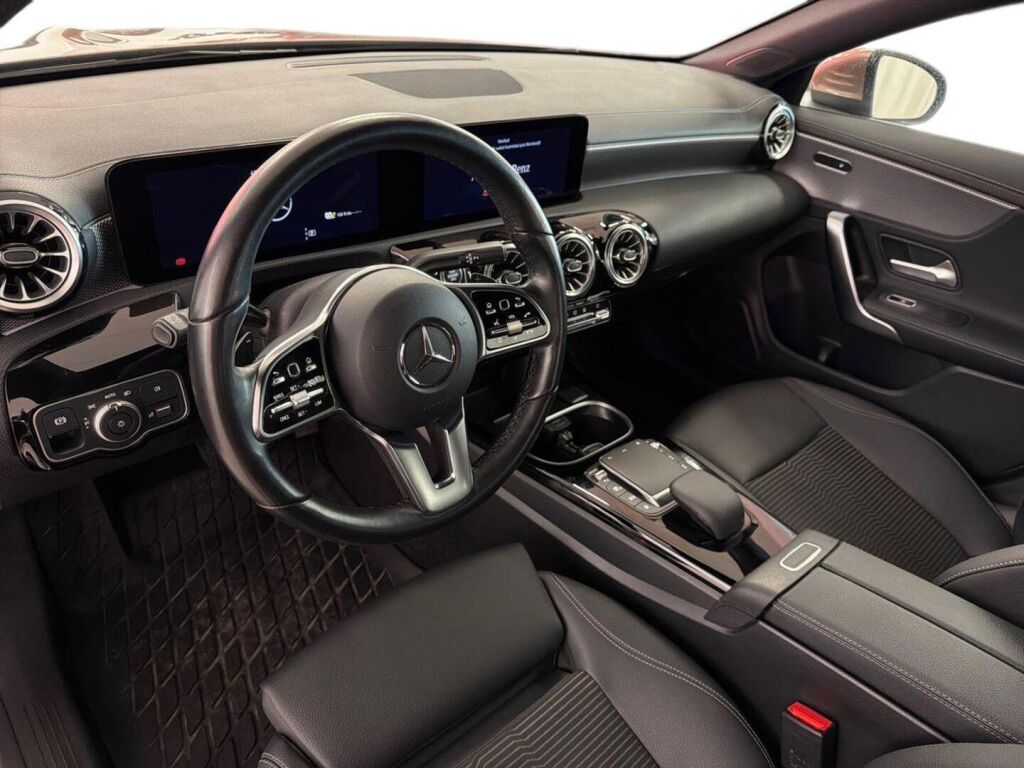 Mercedes-Benz CLA 2023 Ruskea (beige)