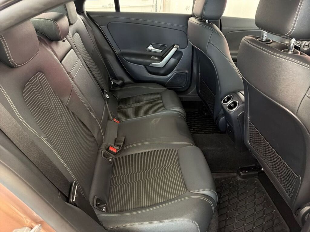 Mercedes-Benz CLA 2023 Ruskea (beige)