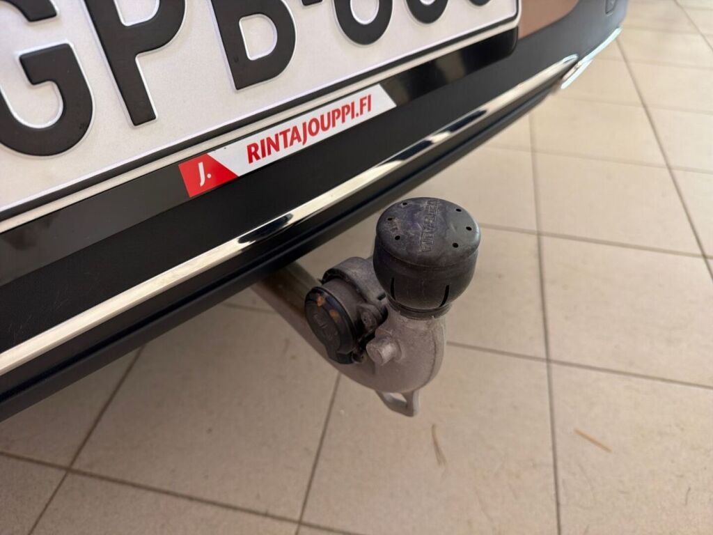 Mercedes-Benz CLA 2023 Ruskea (beige)