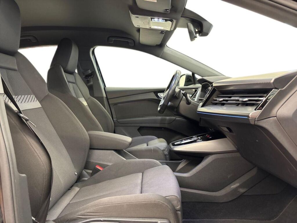 Audi Q4 e-tron 2022 Musta