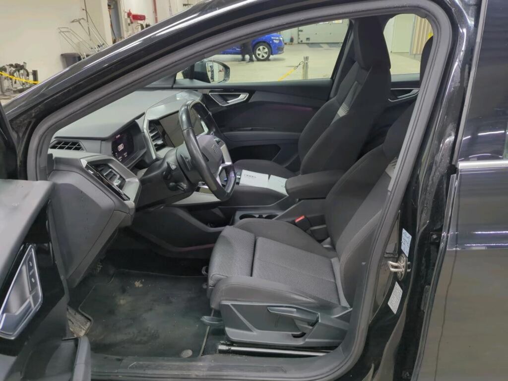 Audi Q4 e-tron 2022 Musta