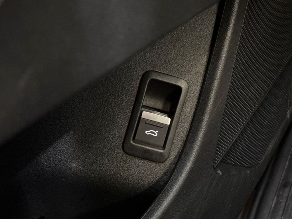 Audi Q4 e-tron 2022 Musta