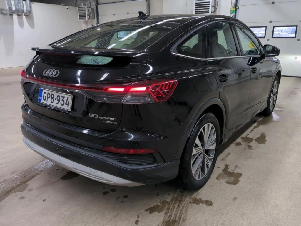 Audi Q4 e-tron 2022 Musta