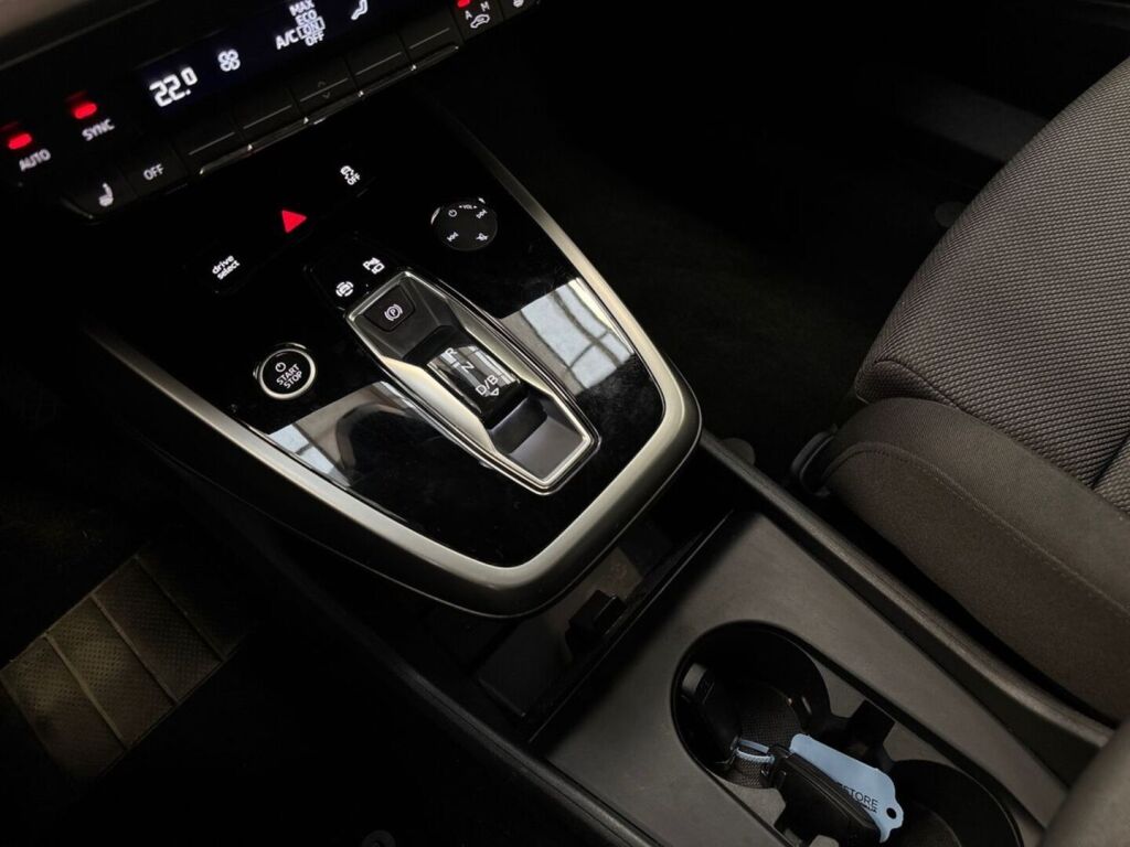 Audi Q4 e-tron 2022 Musta