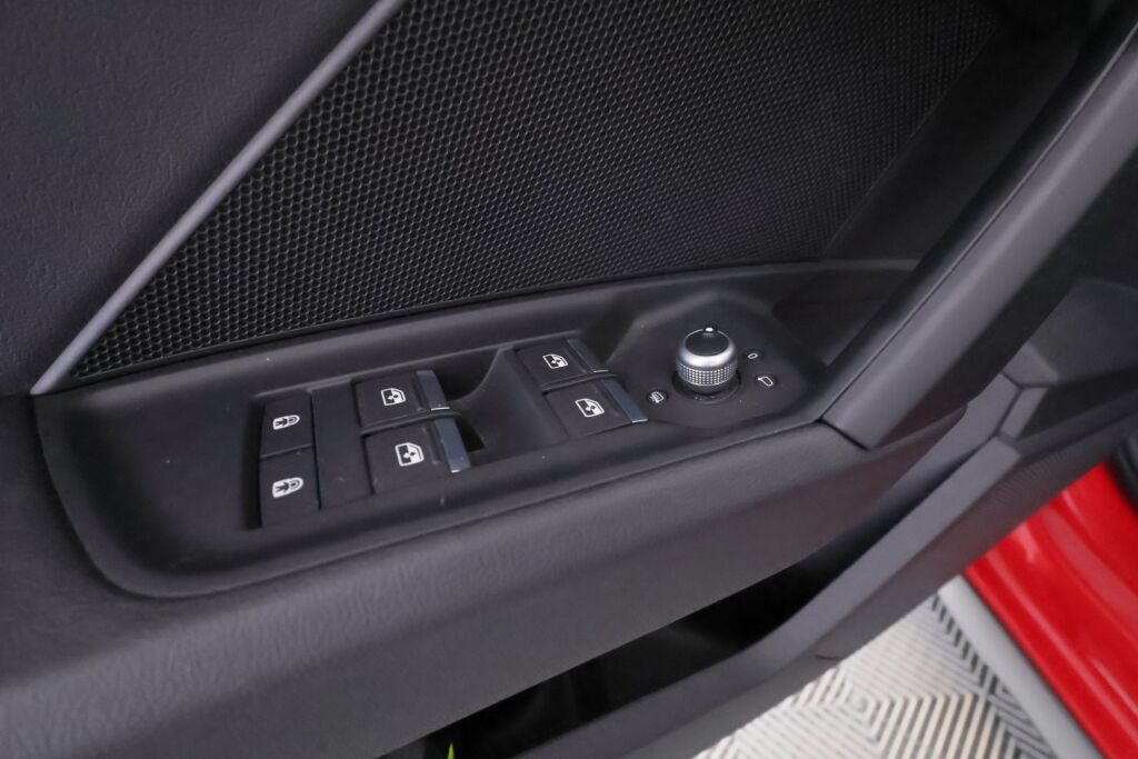 Audi A3 2022 Punainen