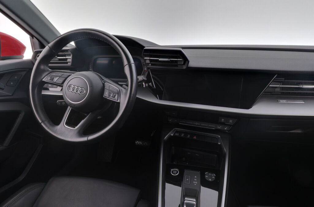Audi A3 2022 Punainen