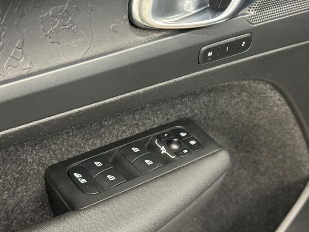 Volvo C40 2022 Sininen