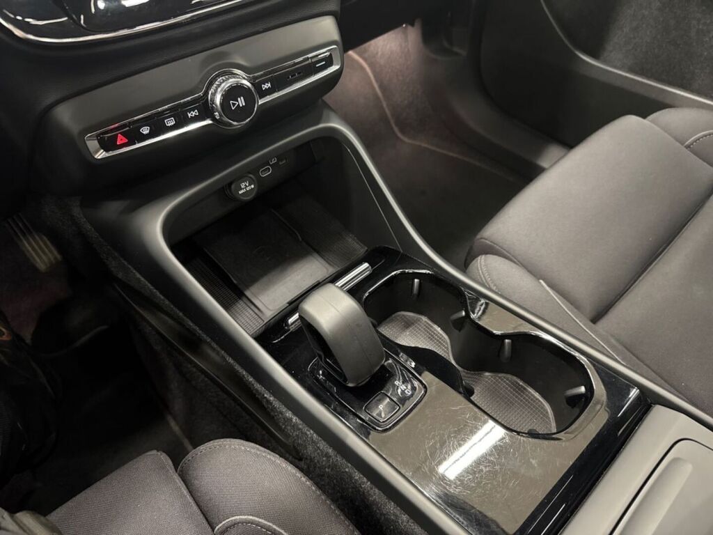 Volvo C40 2022 Sininen