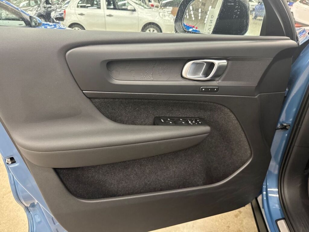 Volvo C40 2022 Sininen