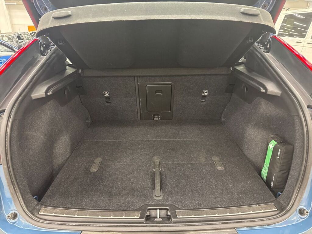 Volvo C40 2022 Sininen