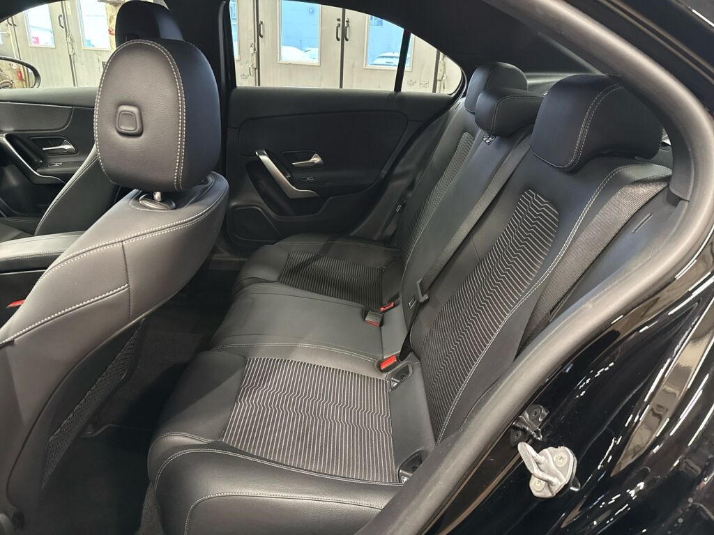 Mercedes-Benz A 2022 Musta