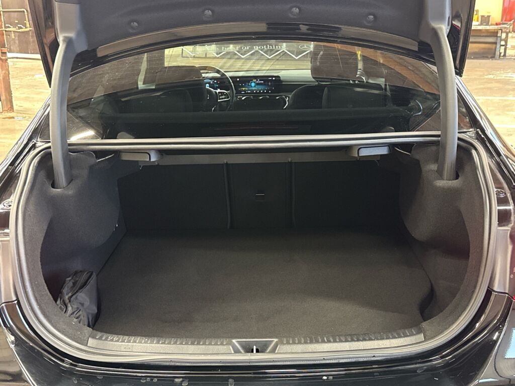 Mercedes-Benz A 2022 Musta