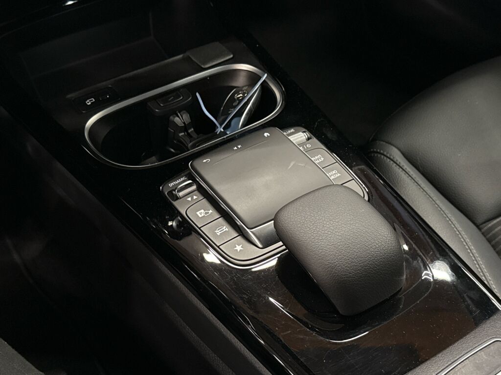 Mercedes-Benz A 2022 Musta