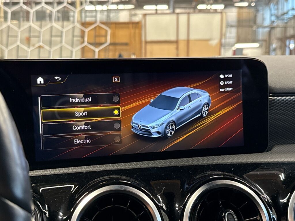 Mercedes-Benz A 2022 Musta