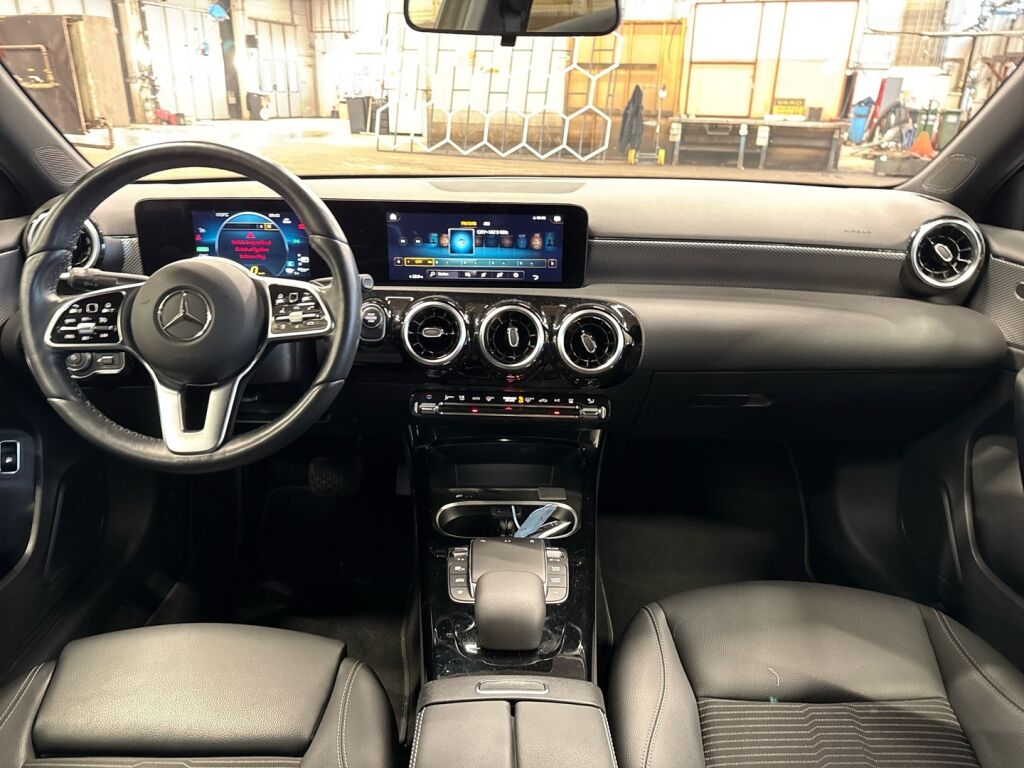 Mercedes-Benz A 2022 Musta