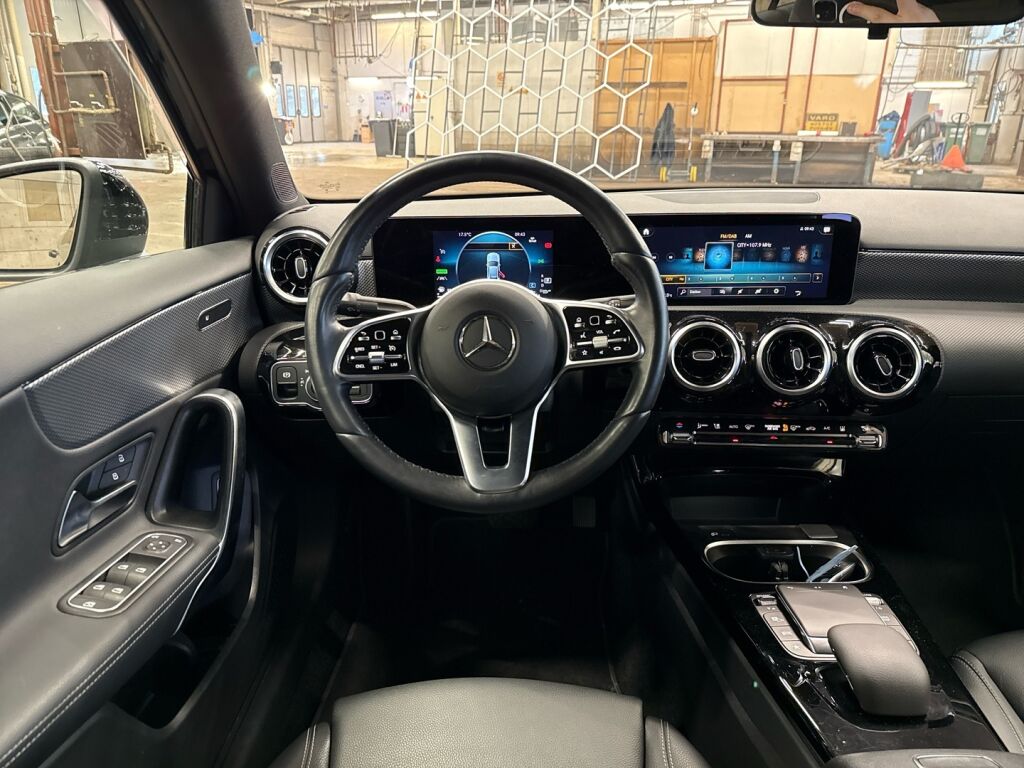 Mercedes-Benz A 2022 Musta