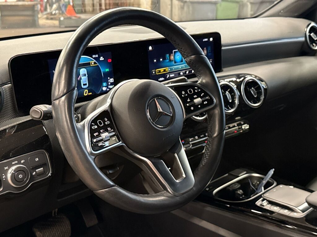 Mercedes-Benz A 2022 Musta