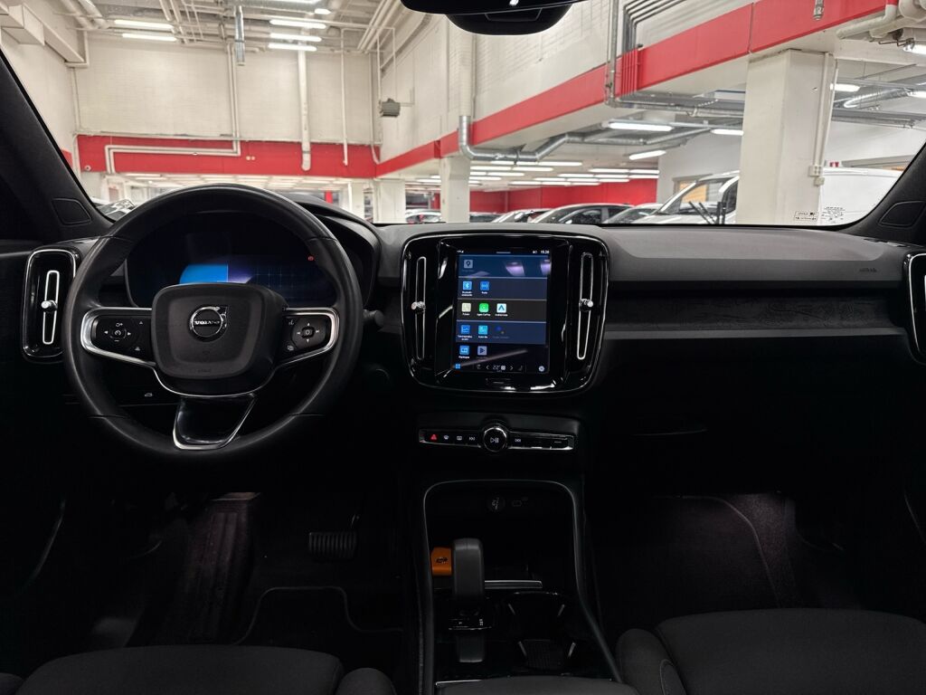 Volvo C40 2022 Musta