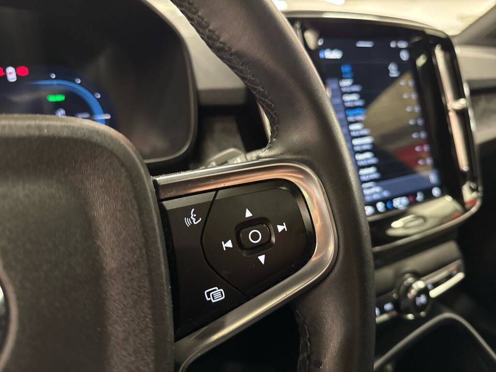 Volvo C40 2022 Musta