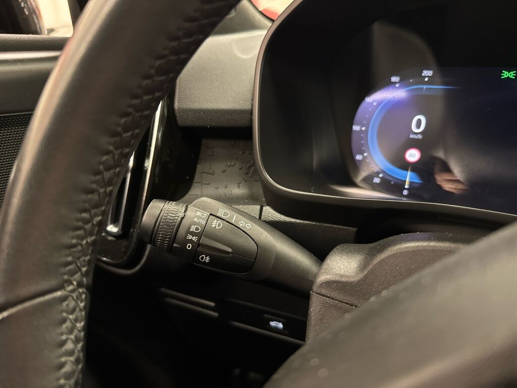 Volvo C40 2022 Musta